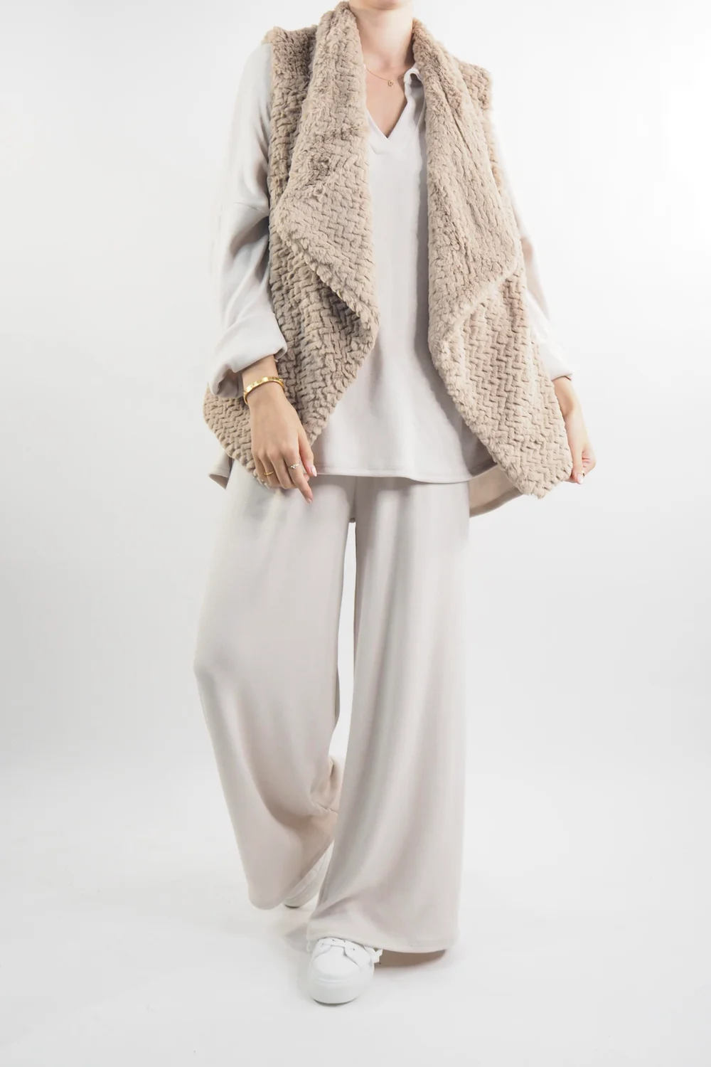 Laundry B Chalet Gilet Latte 1 Laundry B Chalet Gilet Latte