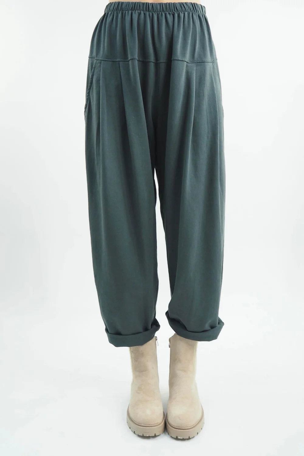Made In Italy Apres Flat Front Pleat Jogger Shadow Grey 1 Made In Italy Apres Flat Front Pleat Jogger Shadow Grey