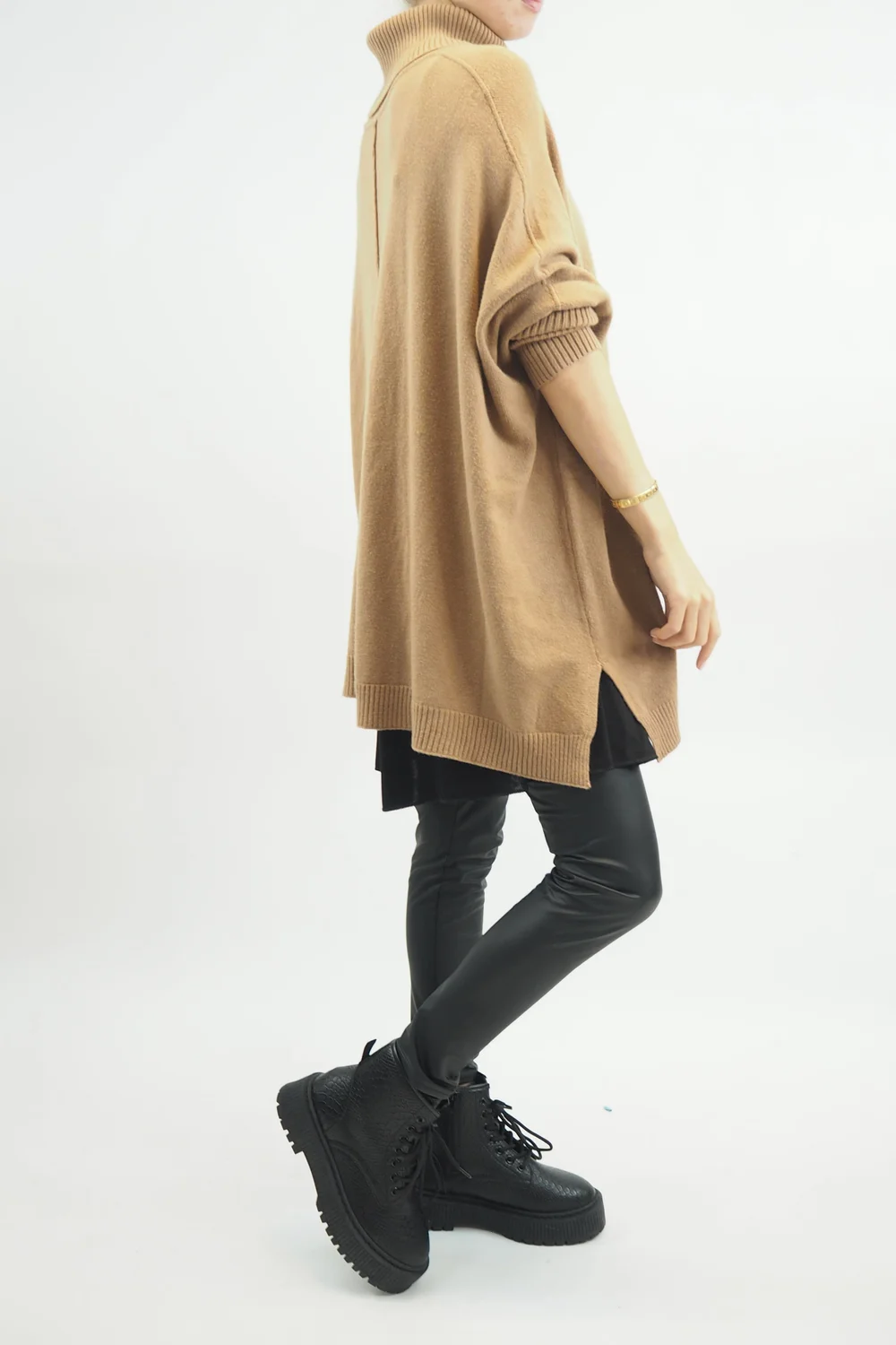 Made In Italy Conrad Classic Blanket Knit Top Toast 3 Made In Italy Conrad Classic Blanket Knit Top Toast - Image 3