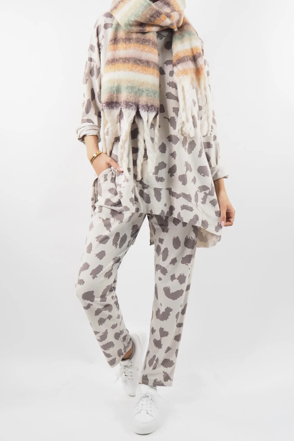 Made In Italy Lounging Leopard Set Stone 5 Made In Italy Lounging Leopard Set Stone - Image 5