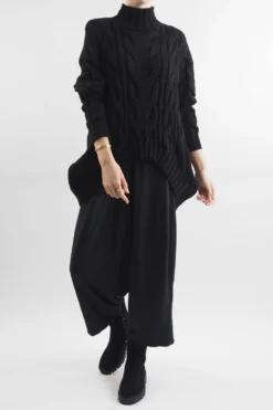 Made In Italy Turtle Cable Guy Knit Top Black